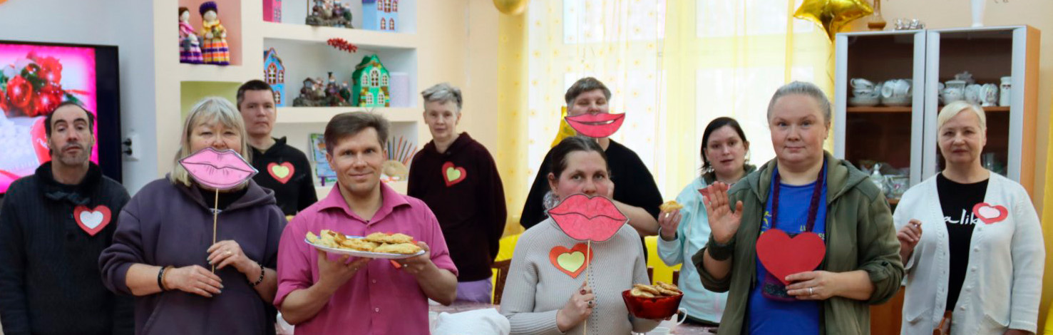 День комплиментов, улыбок и сладких угощений